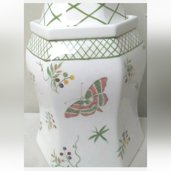 VINRAGE ISABELLE DE BORCHGRAVE CANISTER FOR MARSHALL FIELD MEDIUM - Picture 2 of 7